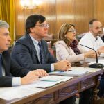 La presidenta de la Diputación de Zamora, Mayte Martín, y el presidente de la CHD, Juan Ignacio Diego, presentan el proyecto a los alcaldes de las comarcas de Campos y Pan