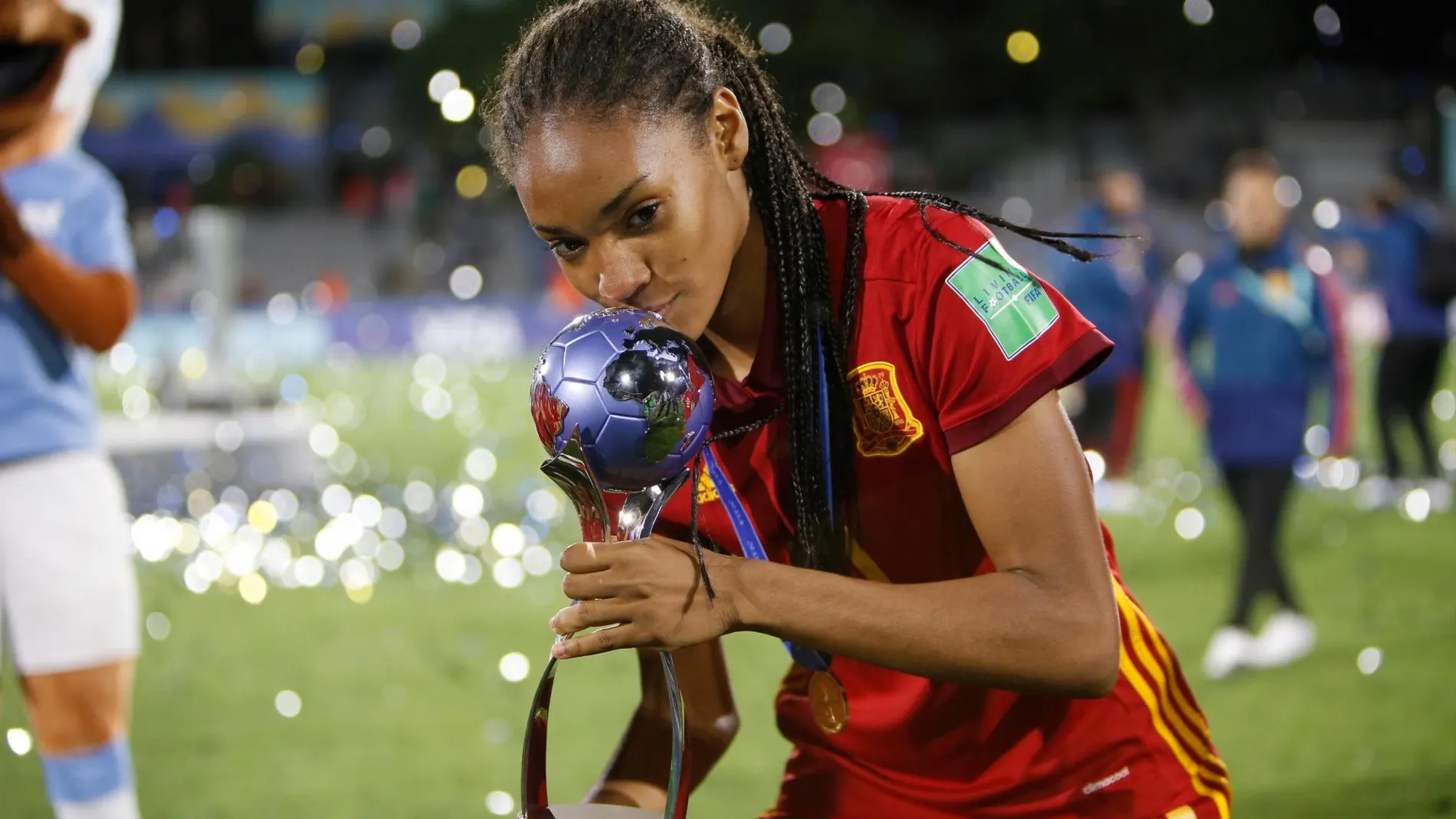 La jugadora española Salma Paralluelo celebra la victoria ante México tras la final de la Copa Mundial Femenina de Fútbol Sub-17 / Foto: Efe