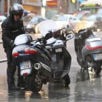 ¿Cómo se comportan los neumáticos de moto en lluvia?