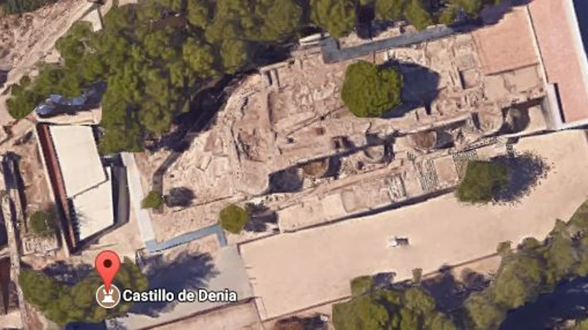 Una mujer se precipita con su hijo de 6 meses desde el castillo de Dénia