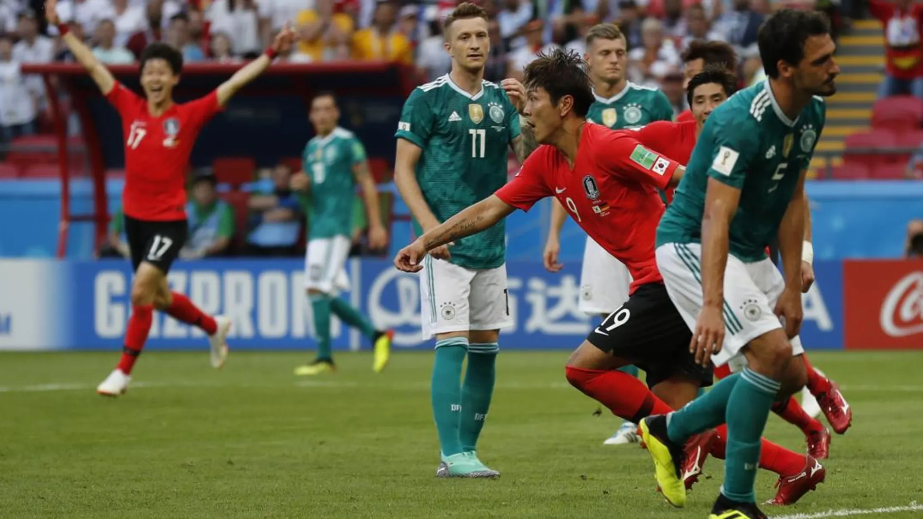 El surcoreano Kim Young-gwon celebra uno de los goles anotados ante Alemania / Ap