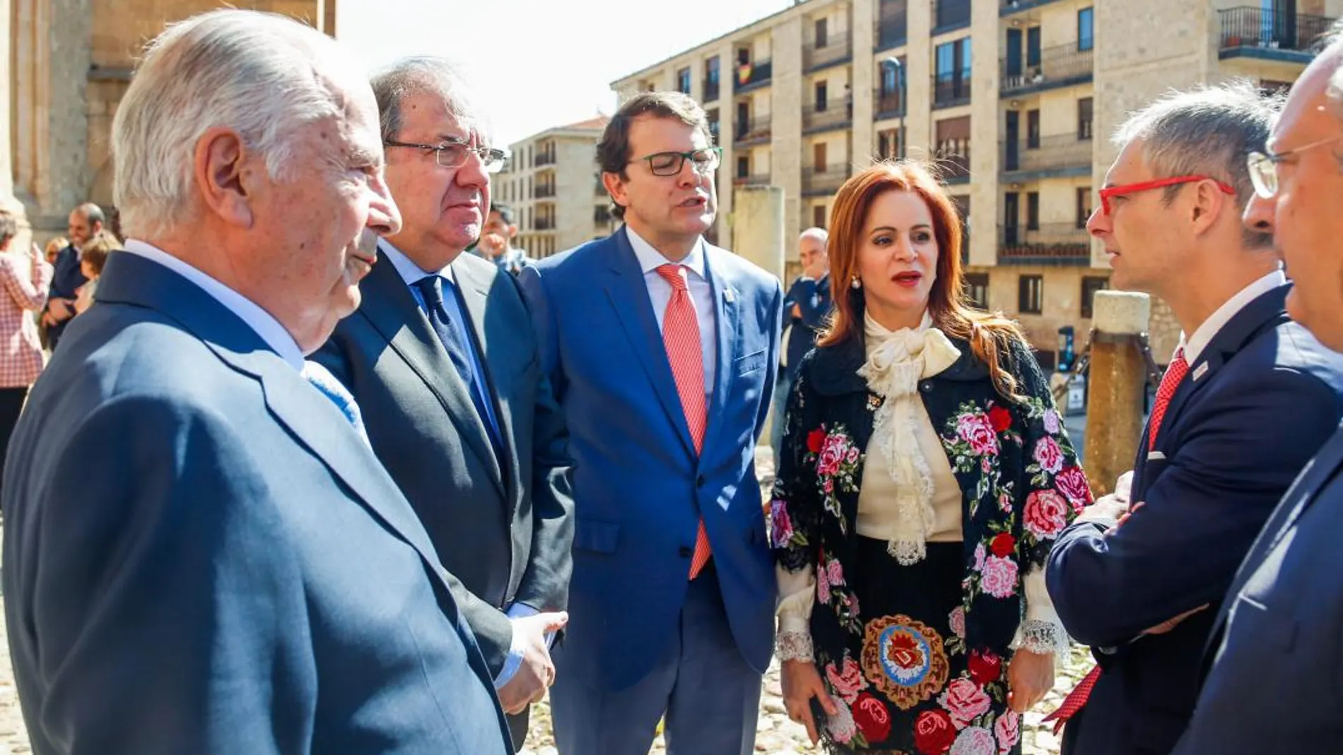 Javier Amoedo, Juan Vicente Herrera, Alfonso Fernández Mañueco, Silvia Clemente, Ricardo Rivero y Enrique Cabero, charlan animadamente antes del comienzo del Pleno / David Arranz/Ical