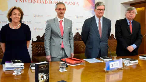 El rector Ricardo Rivero junto a Alfredo Pérez, Pilar Martínez-Laborda y Román Álvarez.