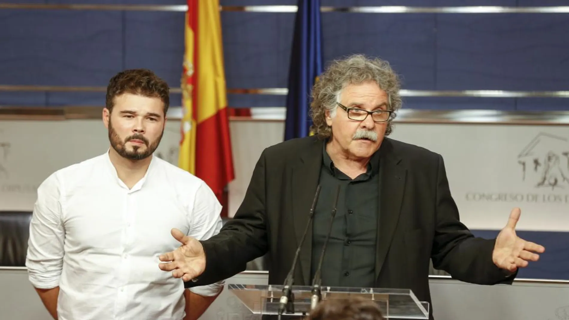 Joan Tardà (derecha) junto a Gabriel Rufián (izquierda) de Esquerra Republicana en el Congreso de los Diputados