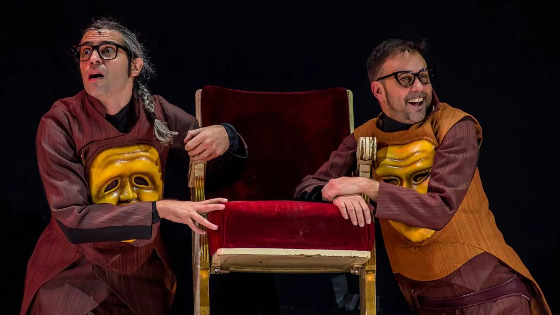 Escena de «Crimen y telón», de la compañía Ron Lalá, obra con la que arranca hoy la programación principal del festival