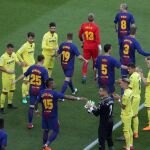 Pasillo del Villarreal al Barcelona