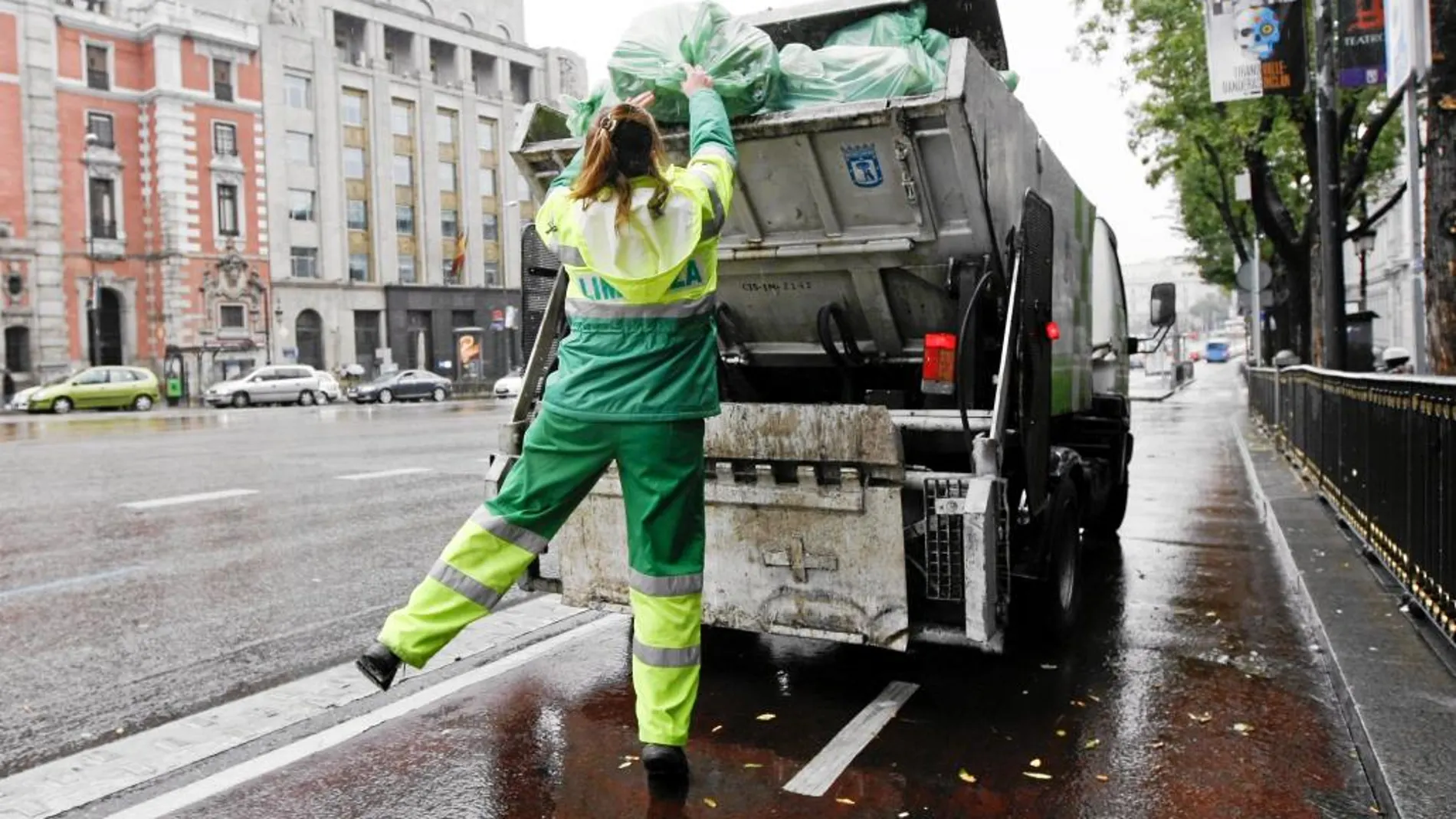 Este año se incorporarán 40 camiones de recogida de basura más silenciosos y menos contaminantes