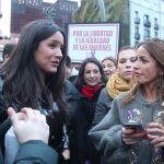 Begoña Villacís y Patricia Reyes en el corazón de la manifestación. Foto y vídeo. Jesús G. Feria