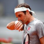 Federer, durante su sesión en la pista Manolo Santana