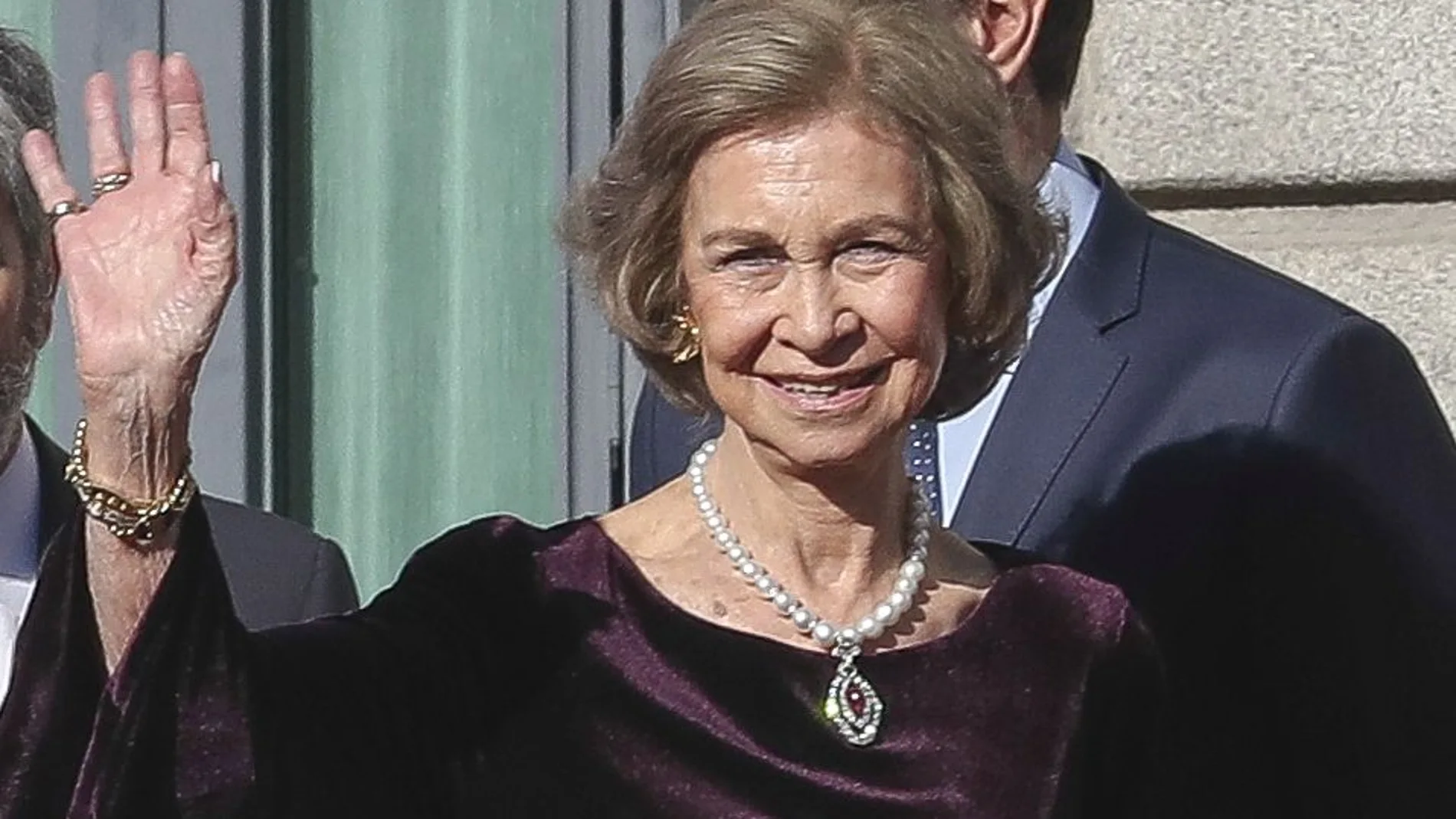 Doña Sofía hoy, luciendo el pendentif que heredó de su madre, Federica de Grecia. (GTres)