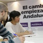 Pérez Ganfornina, junto a Teresa Rodríguez, en la sede de Podemos