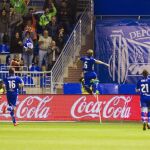 El centrocampista del Alavés Víctor Camarasa (c) celebra su gol, segundo del equipo, durante el partido de la sexta jornada