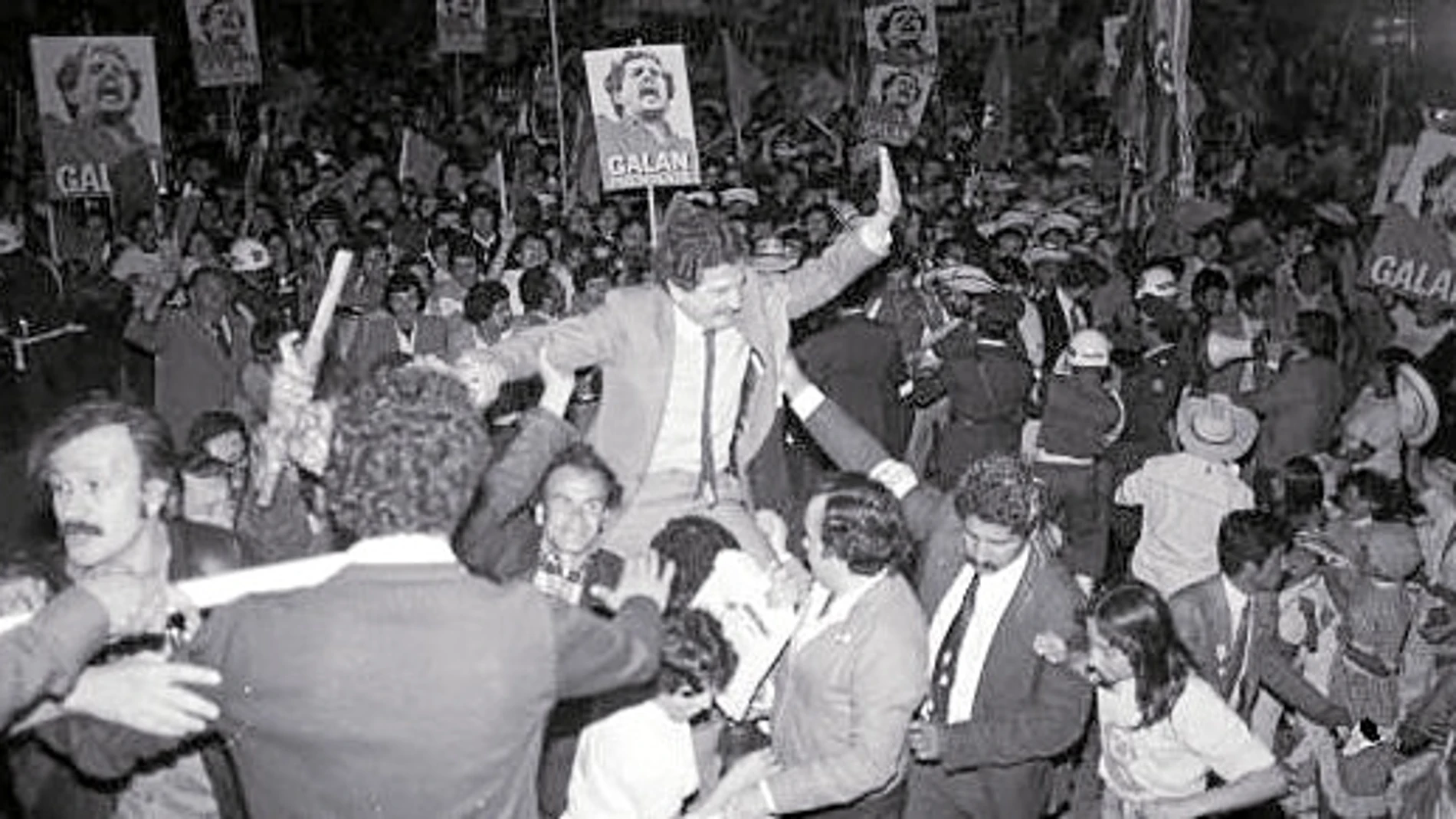 El precandidato presidencial Luis Carlos Galán, durante un acto de campaña antes de ser asesinado el 18 de agosto de 1989