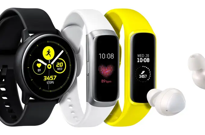 Un reloj, una pulsera y unos cascos, las otras novedades de Samsung