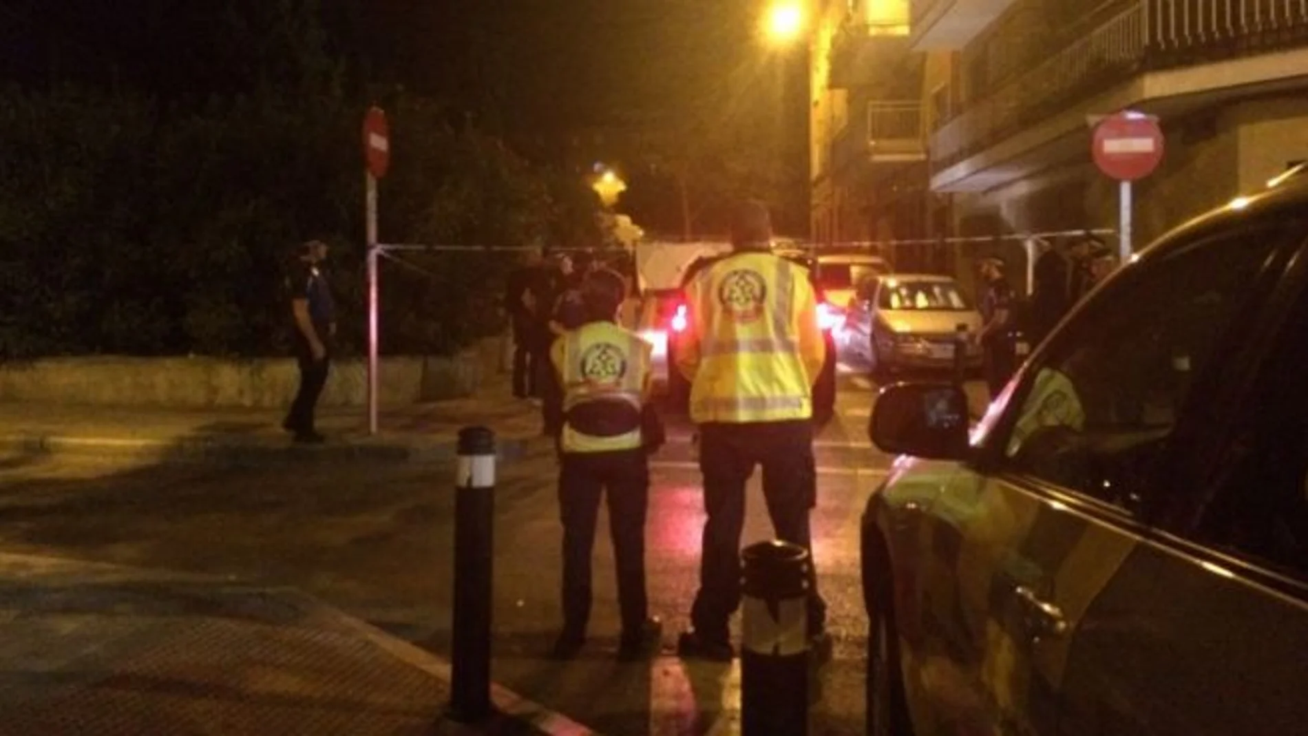 Policía y efectivos sanitarios en Vallecas