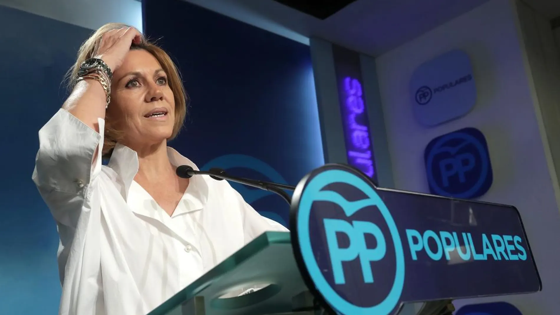 María Dolores de Cospedal, que ha perdido la primera vuelta para liderar el PP, durante la rueda de prensa ofrecida esta noche en la sede de Génova. EFE/Zipi