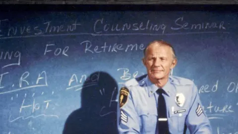 El sargento Esterhaus, interpretado por Michael Conrad, en «Canción triste de Hill Street»