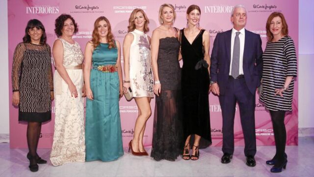 El equipo de Prisma antes de la entrega de los galardones: de izquierda a derecha, Nuria Sancho, Pilar Civis, Verónica Lourido, Laura Moreno, Laura Falcó Lara, María Acedo, Javier Sáez y Mercedes Aliaga