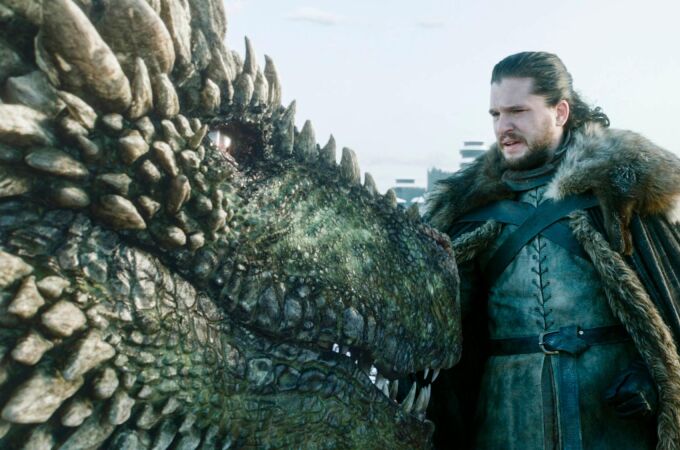 Jon Nieve con uno de los dragones