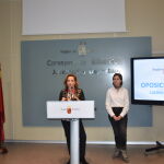 La consejera de Educación, Juventud y Deportes, Adela Martínez-Cachá, informa sobre la convocatoria de oposiciones al cuerpo de Maestros en la Región