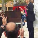 Gritos de «Carmena dimisión» en la inauguración del monumento a los héroes de la Revolución Húngara