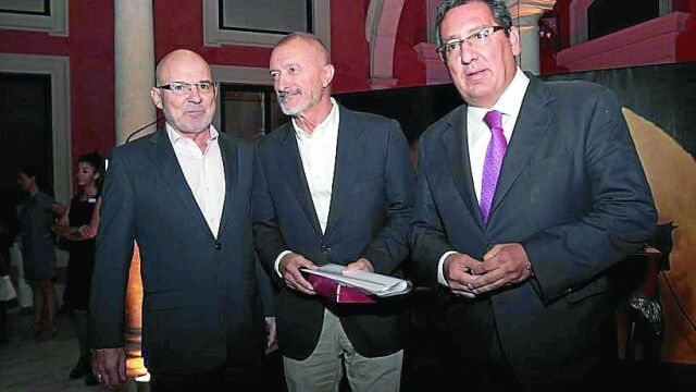 Jesús Vigorra, Arturo Pérez- Reverte y Antonio Pulido, ayer.