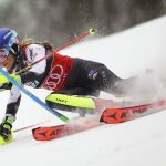 Espectacular imagen de Mikaela Shiffrin en la prueba de slalom celebrada en Zagreb