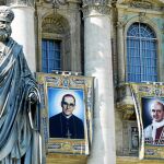 La Basílica de San Pedro ya se encuentra engalanada para la ceremonia de canonización