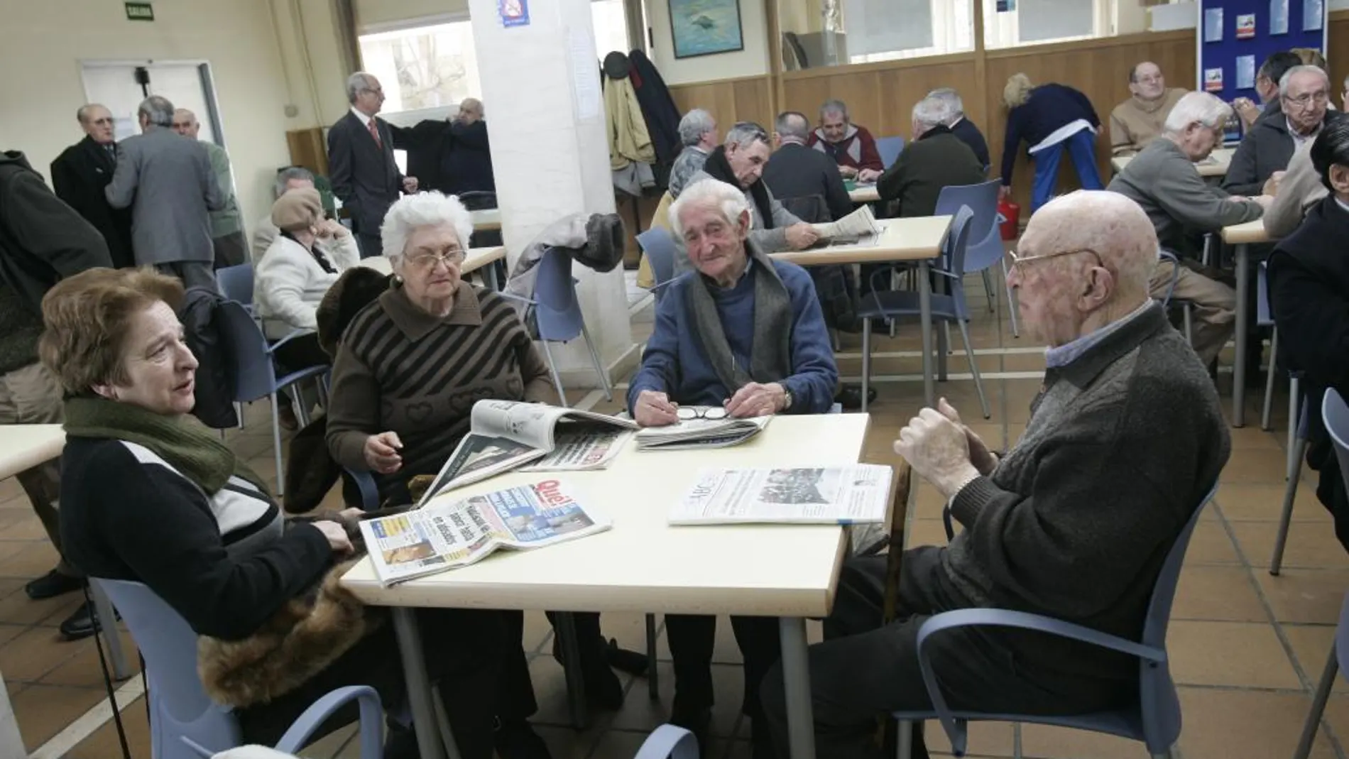 Casi la mitad de los ancianos catalanes vive bajo el umbral de pobreza