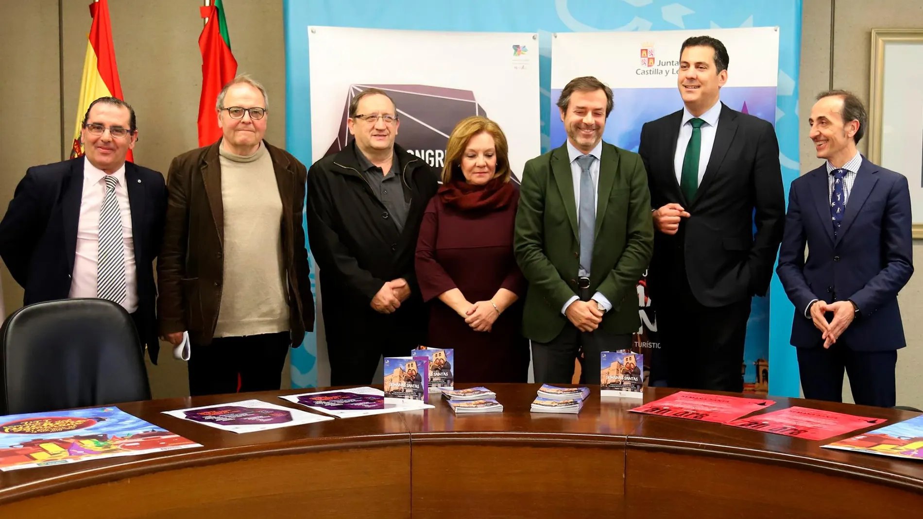 El director general de Turismo, Javier Ramírez, junto con otras autoridades presenta el Programa Cultural y Turístico con motivo del VII Congreso Nacional de Hermandades y Cofradías