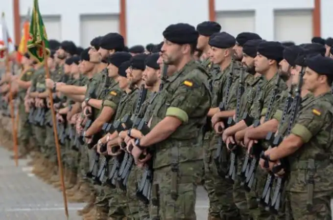 ¿Cuántos militares componen las Fuerzas Armadas españolas y cuántos tienen nuestros vecinos?