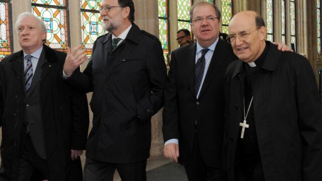Antonio Miguel Méndez Pozo, Mariano Rajoy, Juan Vicente Herrera y Fidel Herráez, durante la visita a la Catedral de Burgos / Jcyl