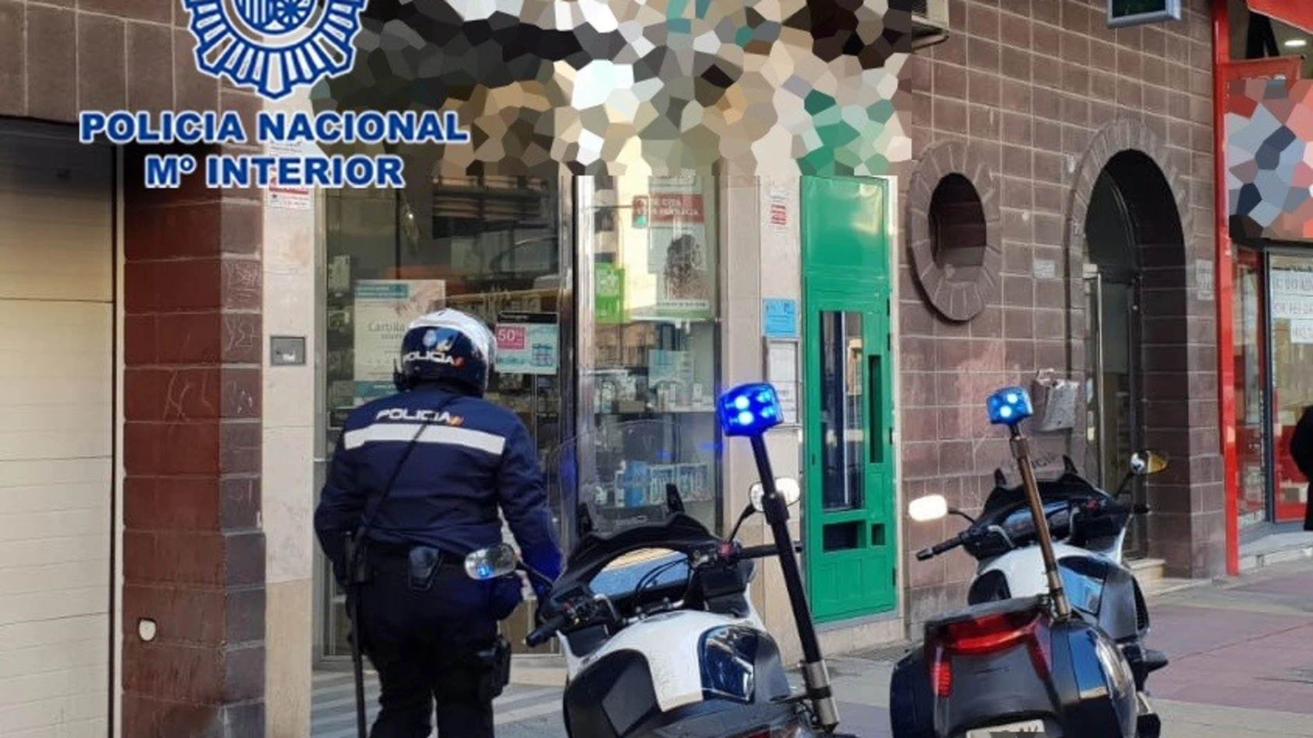Los agentes de la Policía Nacional acudieron a una farmacia de Murcia tras la denuncia de un robo con violencia