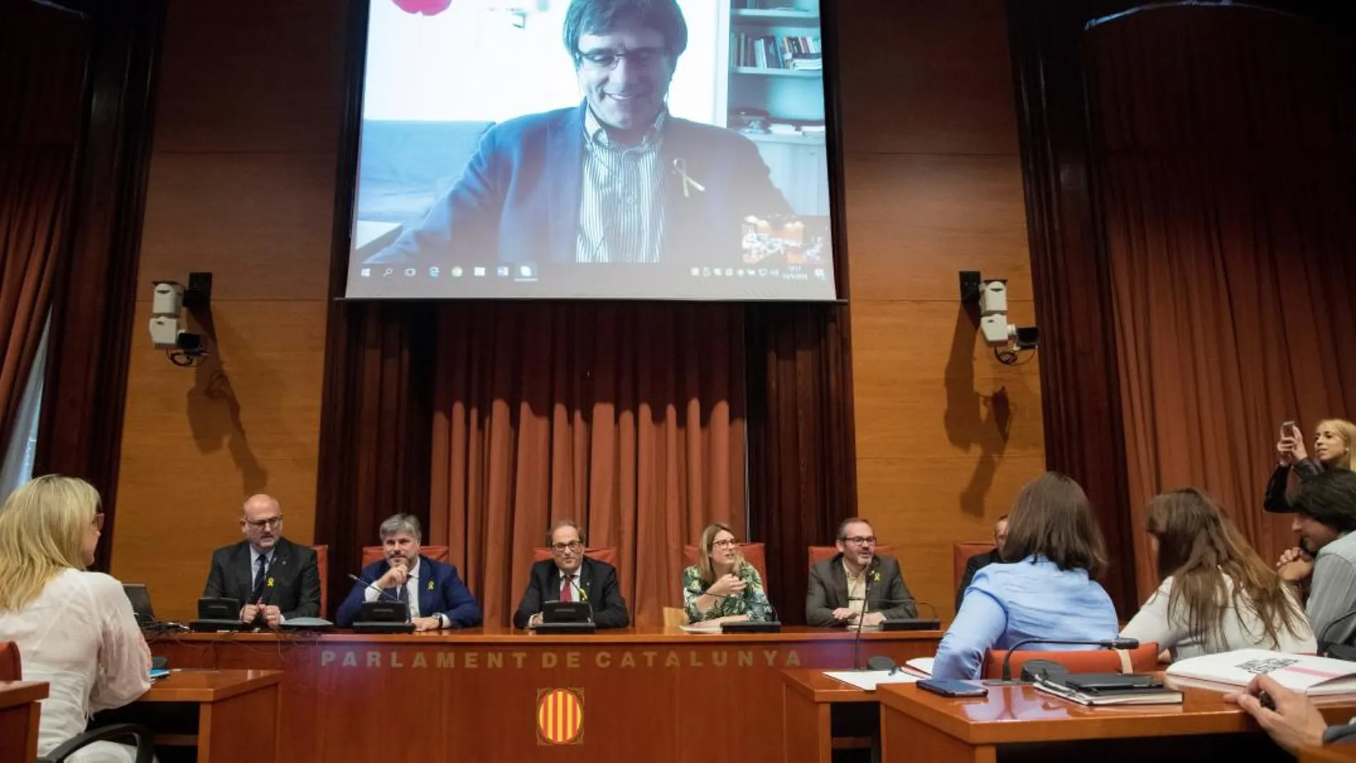Reunión de Quim Torra con los diputados de JxCat y con Carles Puigdemont por videoconferencia ayer en el Parlament