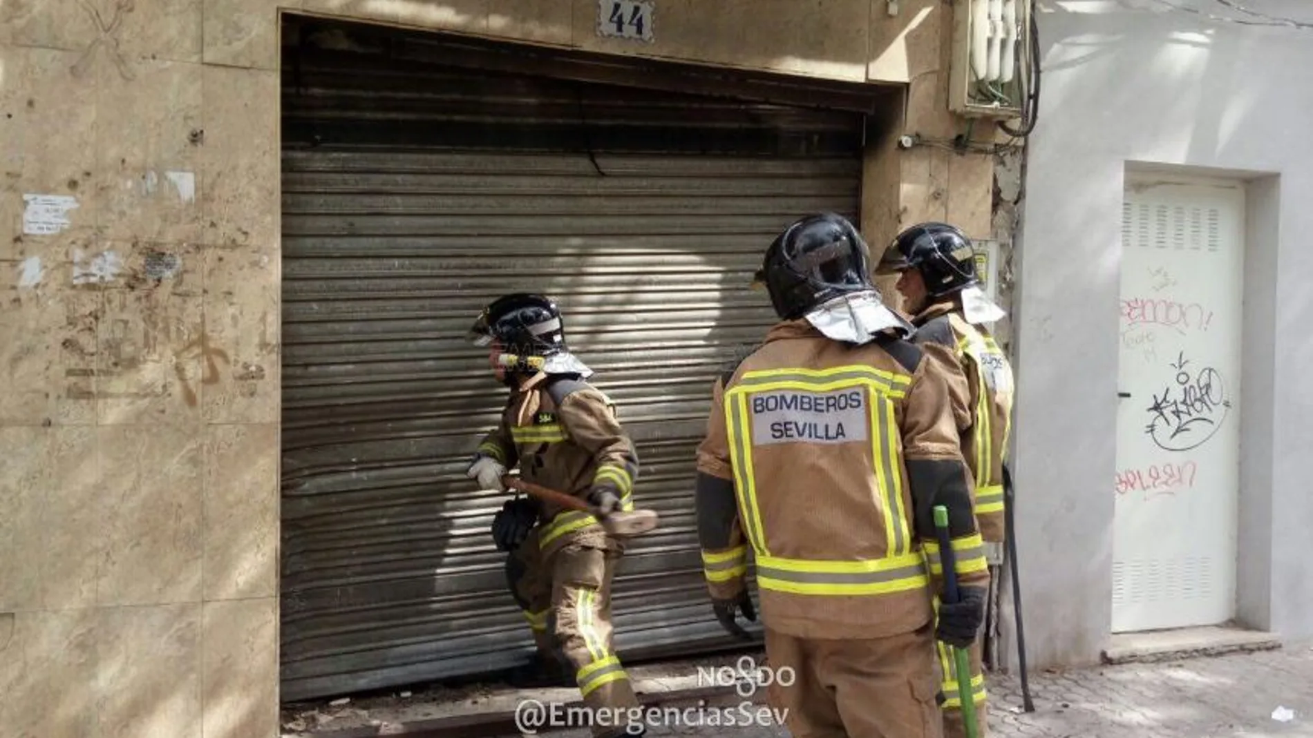 Localizan un cadáver carbonizado tras el incendio de un cobertizo de Sevilla
