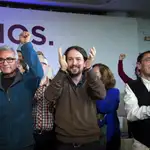 El secretario general de Podemos, Pablo Iglesias, acompañado del politólogo Juan Carlos Monedero, cofundador del partido, y el diputado de Unidos Podemos y líder sindicalista andaluz, Diego Cañamero