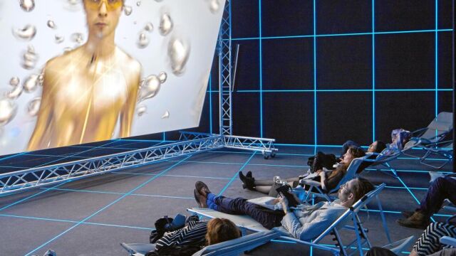 La instalación «Factory of The Sun», de la artista germano-nipona Hito Steyerl
