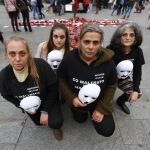 Protesta de varias mujeres maltratadas en la Puerta del Sol de Madrid