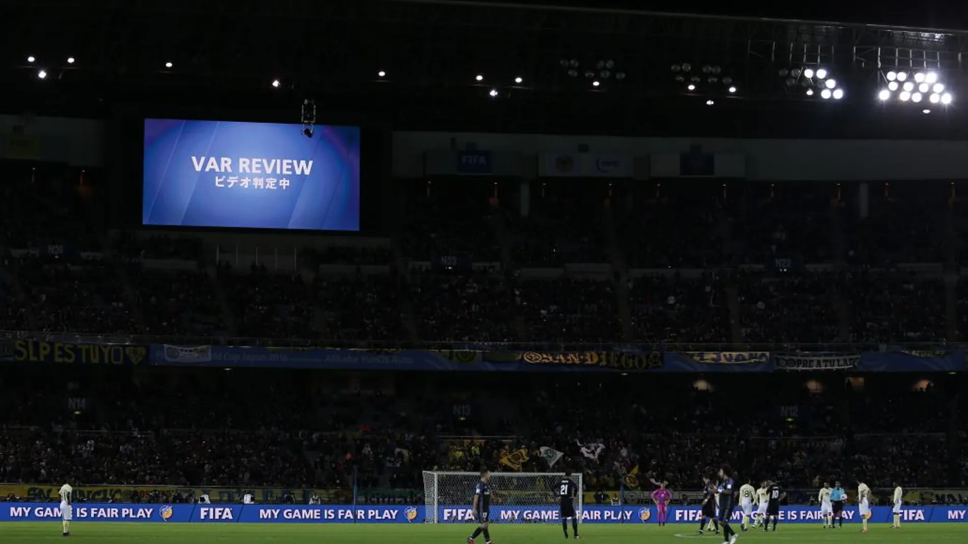 Momento en el que se anunció la revisión en vídeo del gol de Cristiano ayer en Yokohama