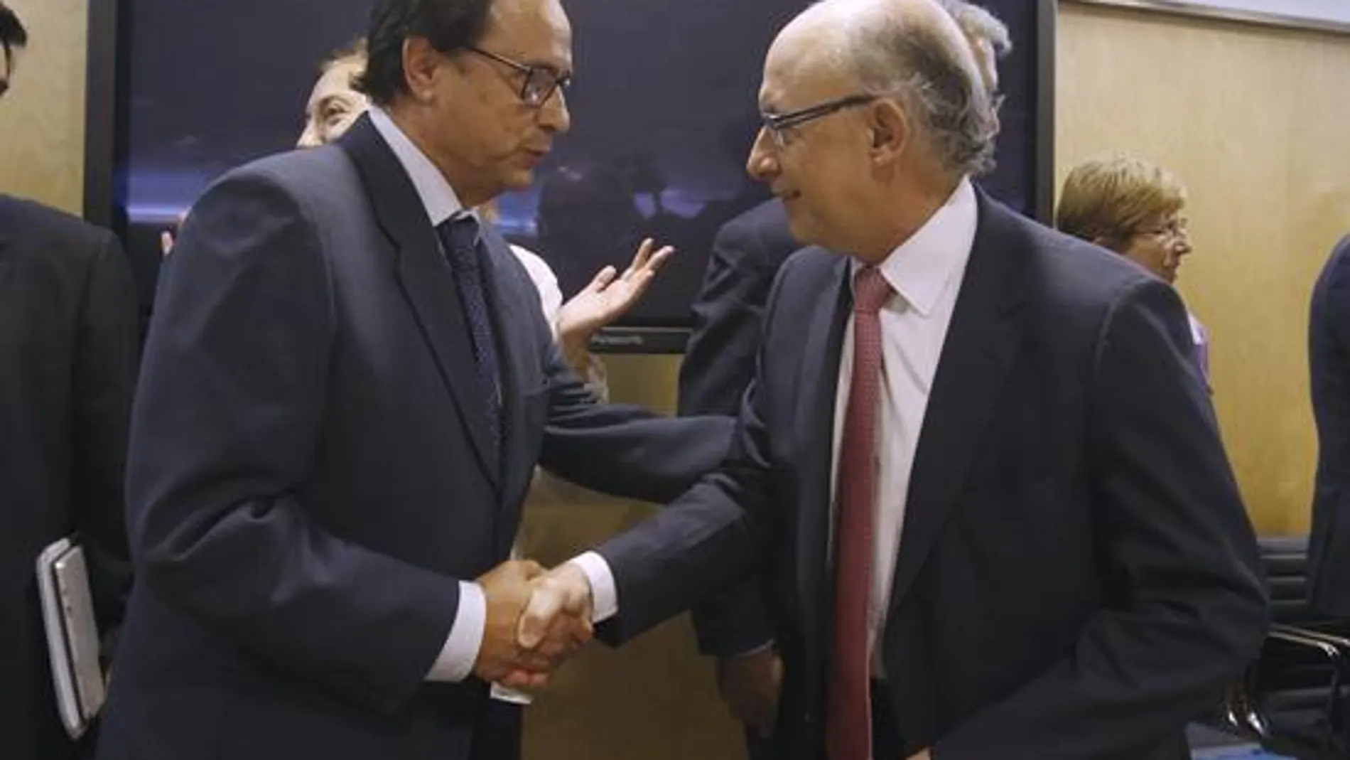 El conseller de Hacienda, Vicent Soler, junto al ministro del ramo, Cristóbal Montoro durante un CPFF