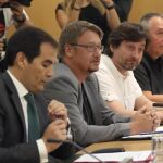 El secretario de Estado de Seguridad, José Antonio Nieto (i), junto a Xavier Domènech (2i), de En Comú Podem; Rafa Mayoral (2d), de Podemos, y Joan Baldoví (d), de Compromís, durante la reunión del pacto antiyihadista.