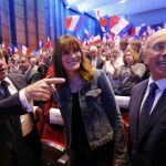 Nicolas Sarkozy, que perdió las primarias de la derecha, junto a Bruni