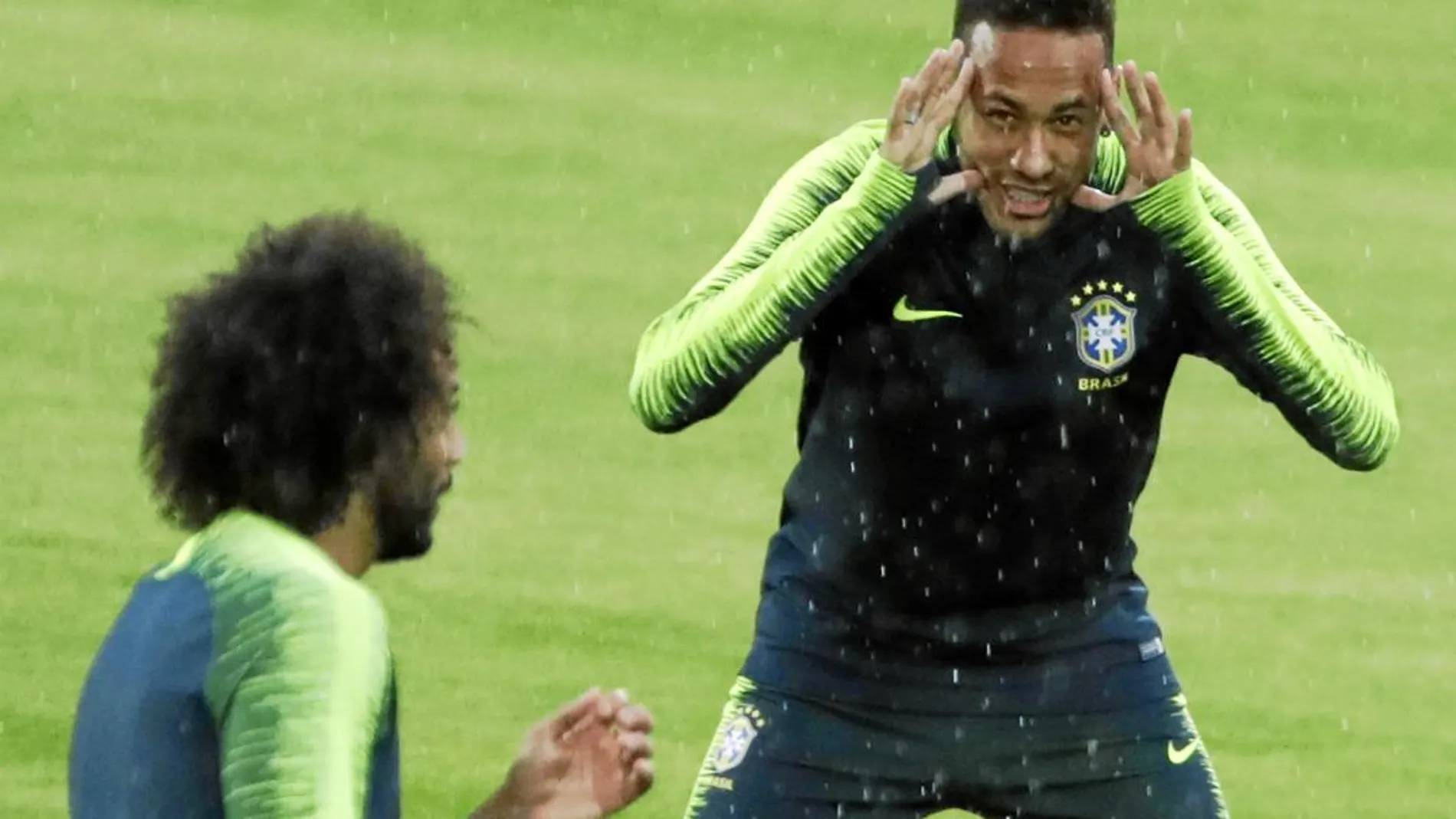 Marcelo y Neymar, en el entrenamiento de Brasil