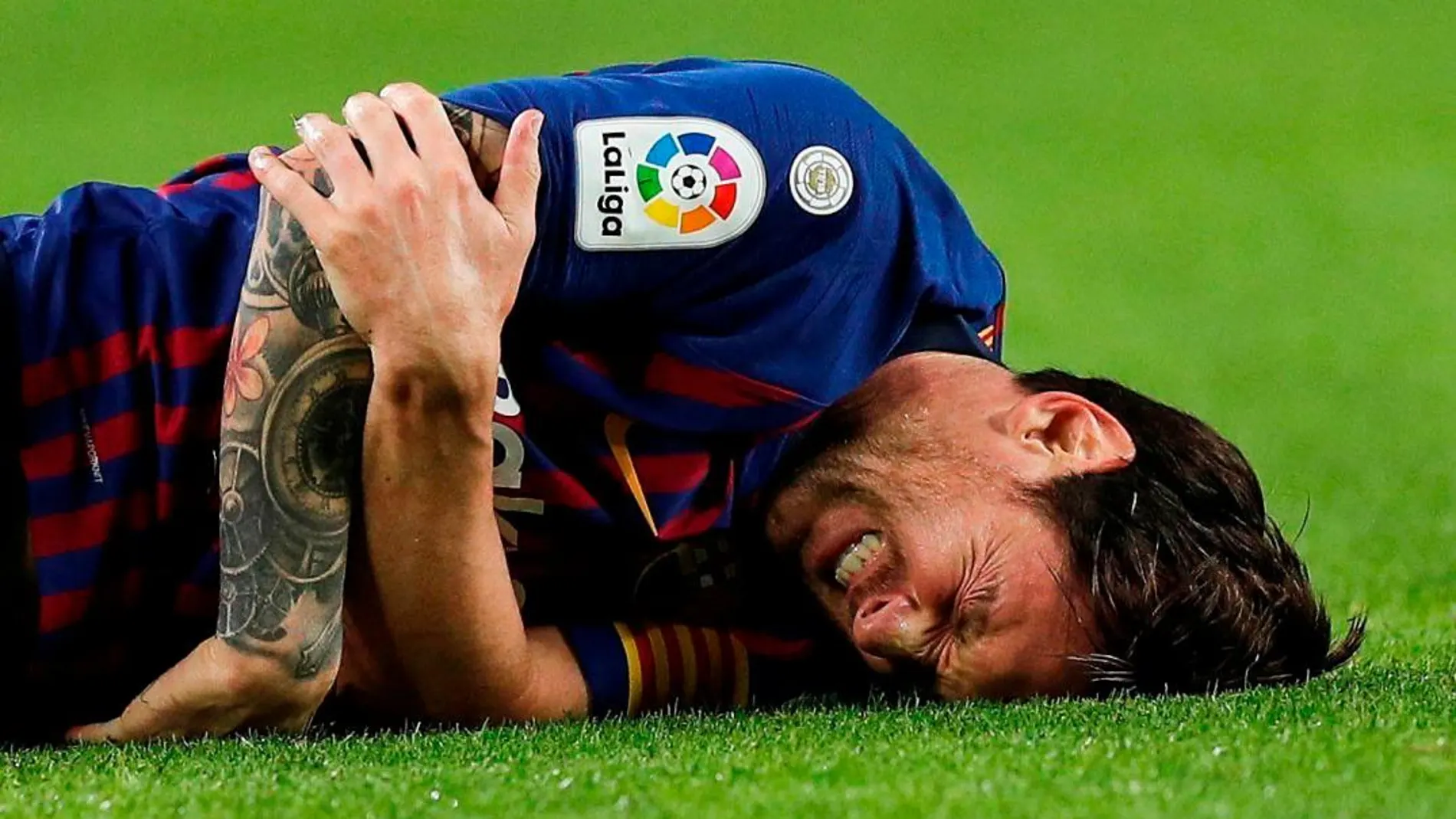 Leo Messi tras romperse el brazo