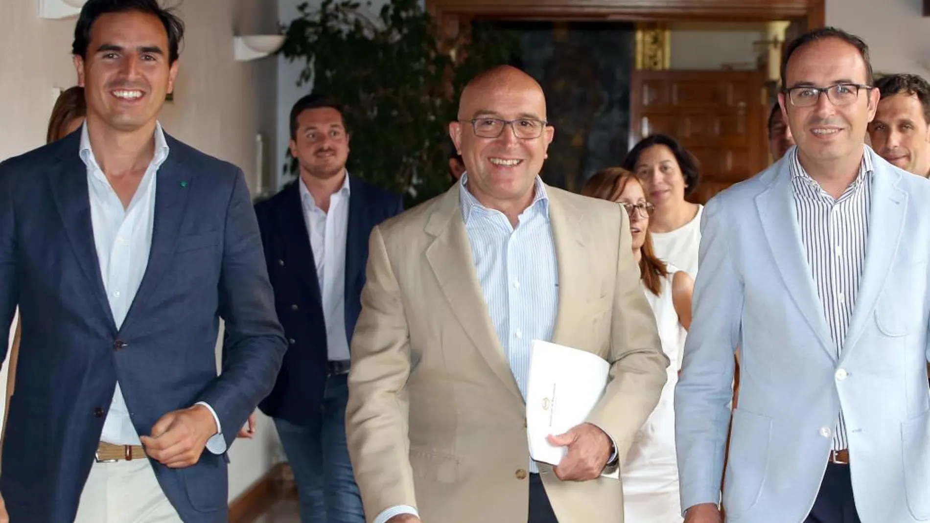 El presidente de la Diputación de Valladolid, Jesús Julio Carnero, junto a Víctor Alonso y Guzmán Gómez