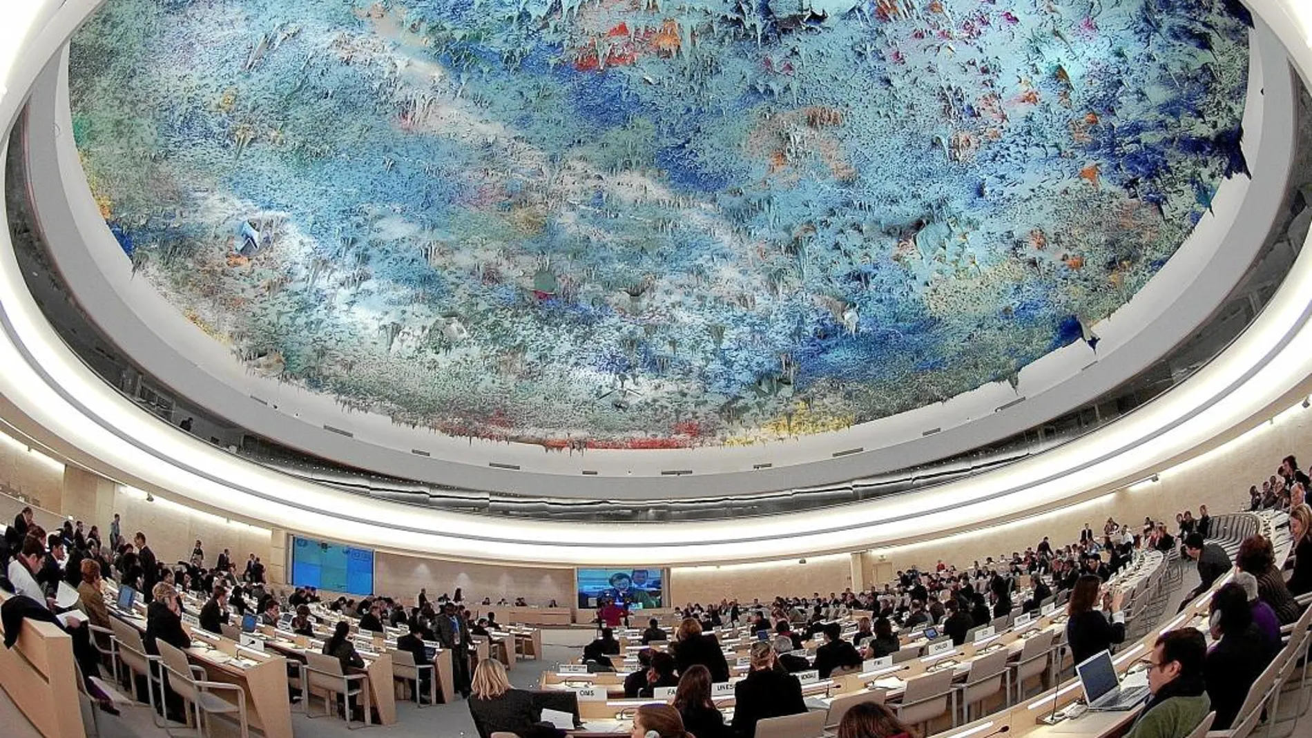 Cúpula de la Sala de los Derechos Humanos en la sede de la ONU en Ginebra, pintada por Miquel Barceló