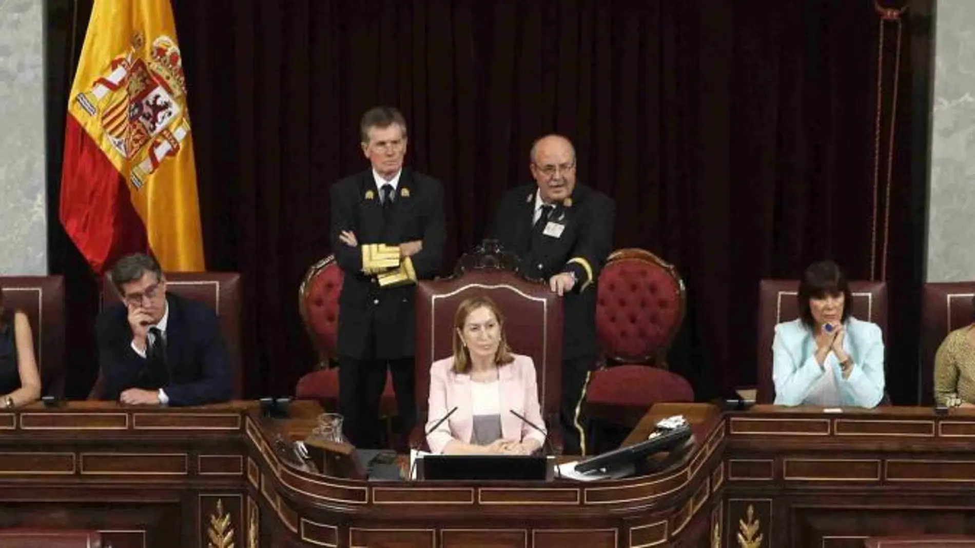 Vista de la nueva Mesa del Congreso de los Diputados tras la sesión constitutiva de las Cortes Generales de la XII Legislatura.