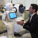 El robot que pide el voto para Pablo Casado