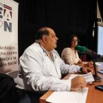 El presidente de EAPN-A, Juan Reyes, y la vocal de la entidad, Susana González, ayer en la presentación del informe / Foto: Manuel Olmedo