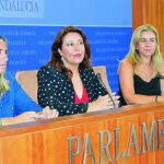 Las diputadas del PP-A Marifrán Carazo, Carmen Crespo y Teresa Ruiz-Sillero.